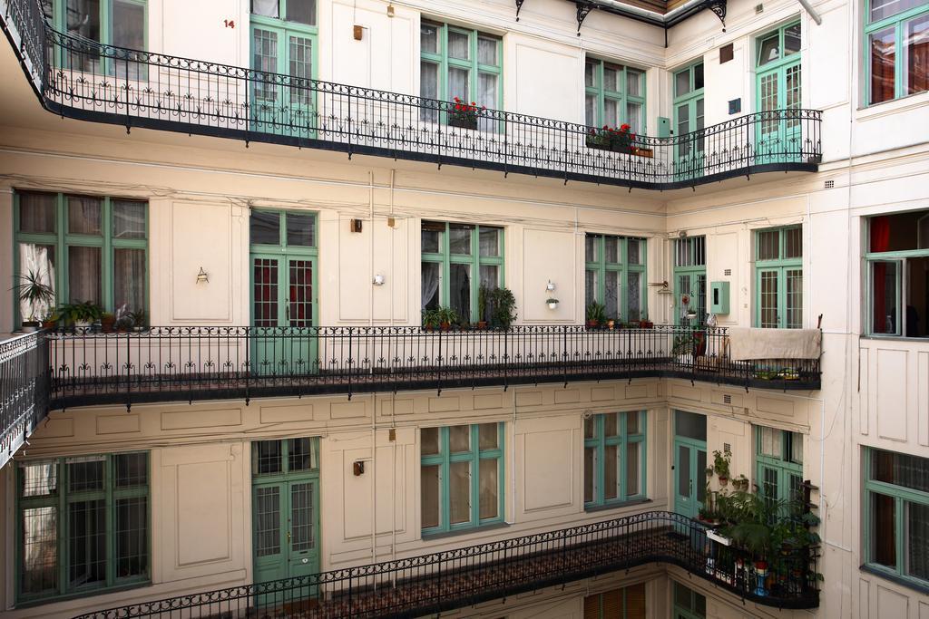 Gateway Budapest City Center Bagian luar foto
